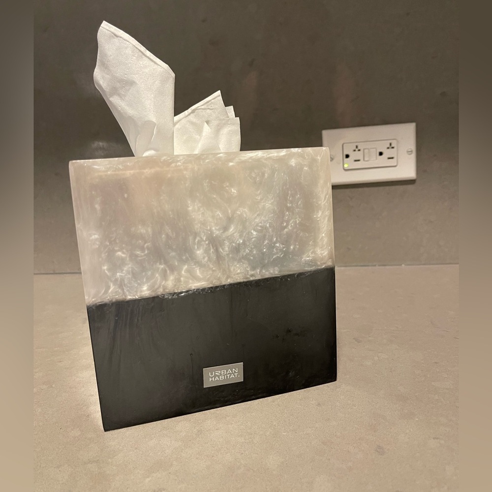 2/$25 Urban habitat Tissue box cover black and white pearl effect NWT